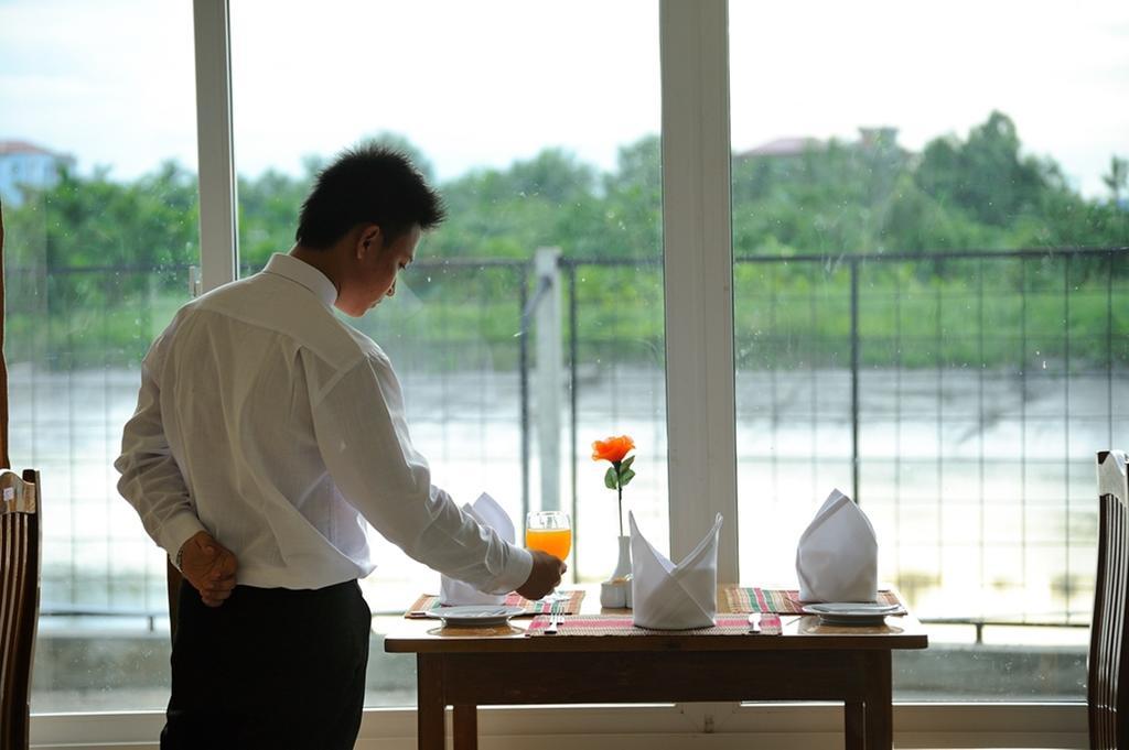 Royal Golden View Hotel Yangon Extérieur photo