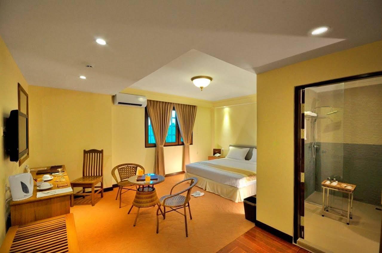 Royal Golden View Hotel Yangon Extérieur photo