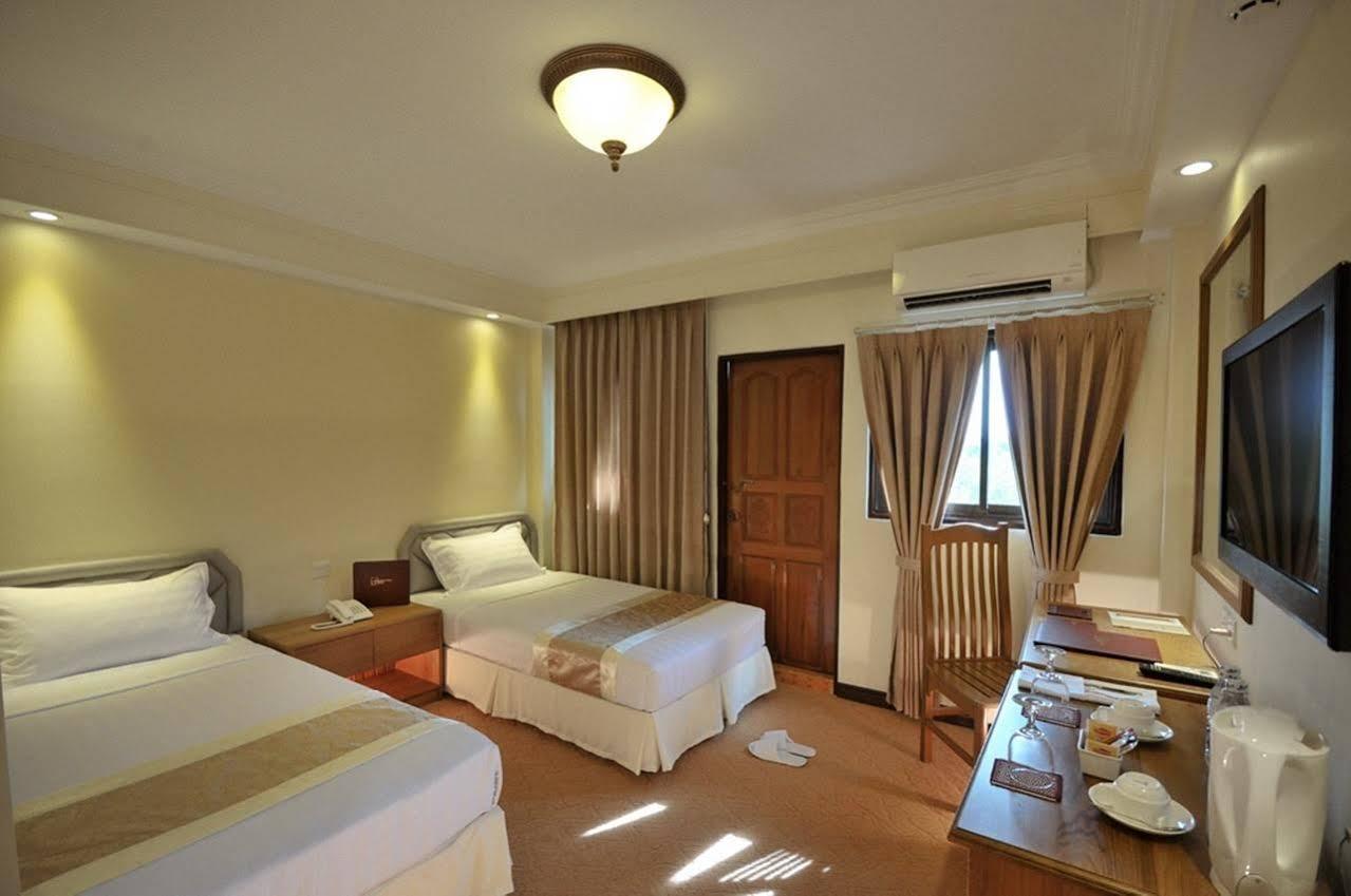 Royal Golden View Hotel Yangon Extérieur photo