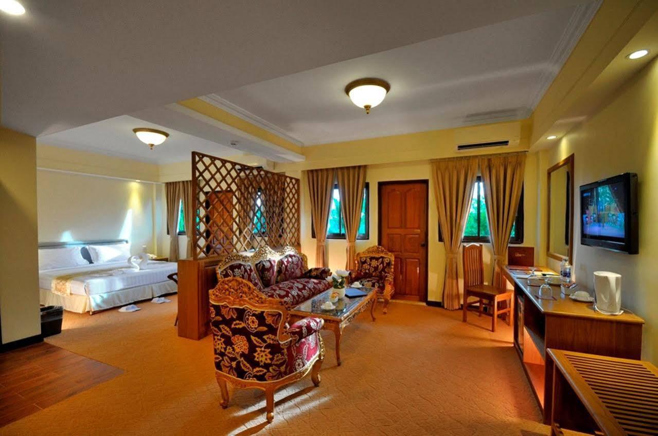 Royal Golden View Hotel Yangon Extérieur photo