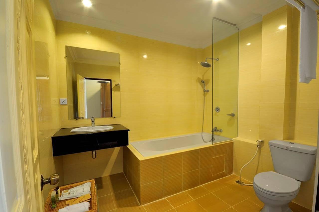 Royal Golden View Hotel Yangon Extérieur photo